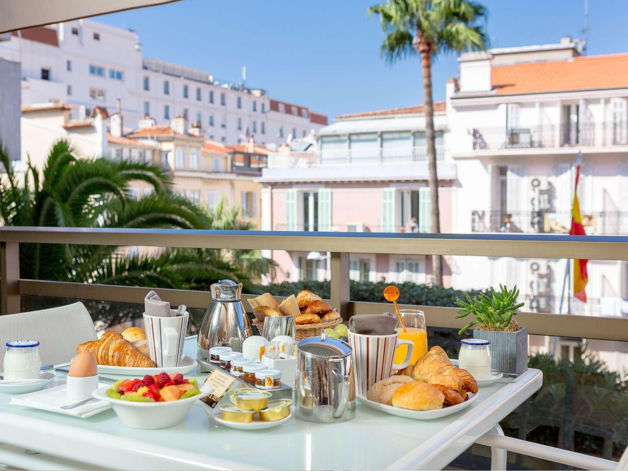 Hotel Barriere Le Gray D'Albion Cannes Exterior foto